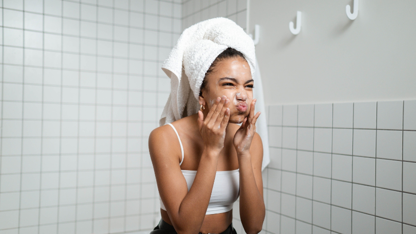 Best Facial Washes for Clear, Healthy Skin in 2025
